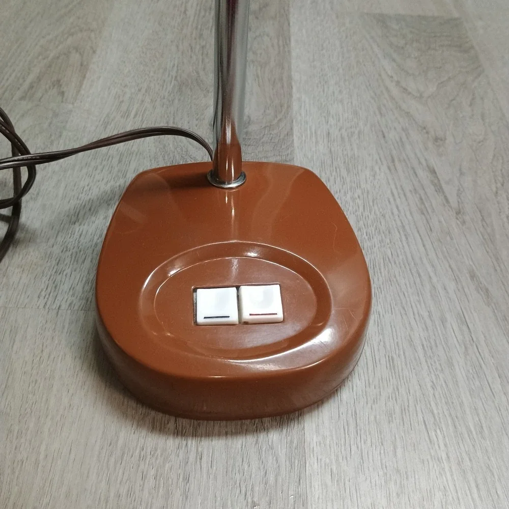 Brown Metal Vintage Desk Banker Lamp Fluerosecent Push Button UL E69325